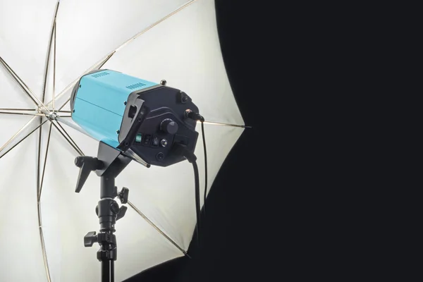 Fotografi Studio Flash Head med Umbrella – stockfoto