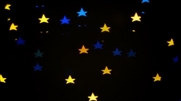 Coloridas luces festivas desenfocadas parpadeantes en forma de estrella como fondo abstracto . — Vídeo de stock