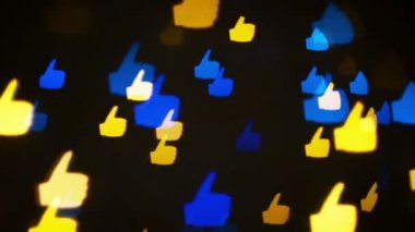 Yanıp sönen gibi ve antipati arka plan Festival ışıklar şeklinde renkli defocused