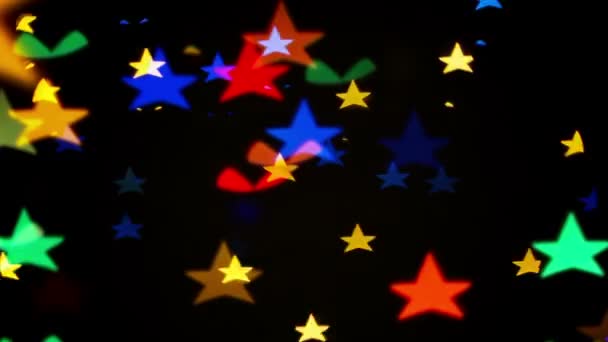 Πολύχρωμο defocused αναβοσβήνει αστέρι σχήμα εορταστική φώτα ως αφηρημένο φόντο — Αρχείο Βίντεο