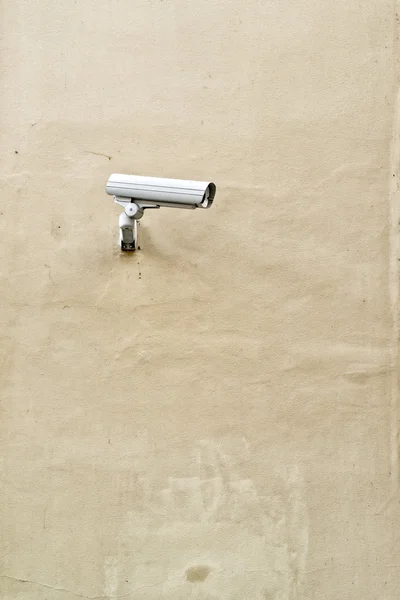 Bewakingscamera aan de muur — Stockfoto