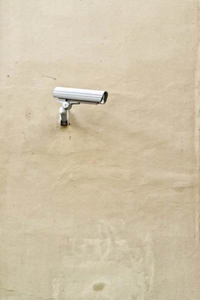 Cámara de seguridad en la pared —  Fotos de Stock