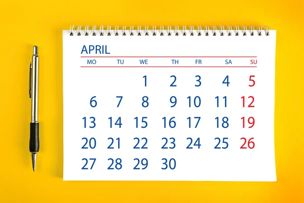 4 月カレンダーのページ — ストック写真