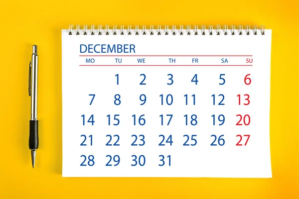 12 月カレンダーのページ — ストック写真