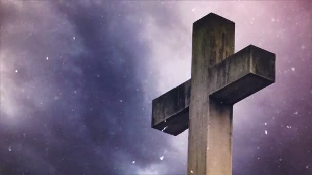 Cruz en el cementerio durante las nevadas — Vídeo de stock