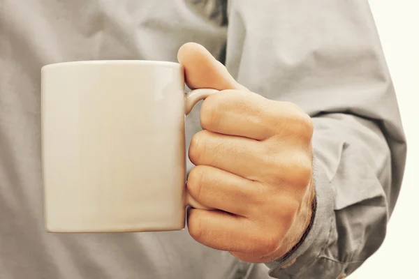 Empresário com xícara de café branco — Fotografia de Stock