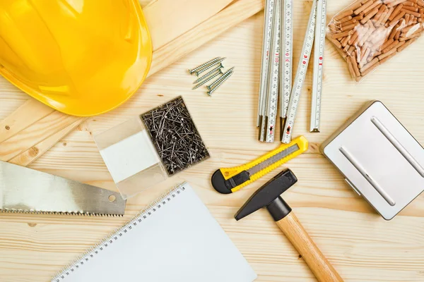 Sortierte Holz- und Tischlerarbeiten oder Bauwerkzeuge — Stockfoto