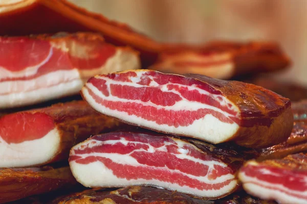 Pilha de bacon curado — Fotografia de Stock