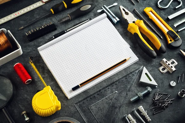 Geassorteerde Do It Yourself Tools en Notebook — Stockfoto