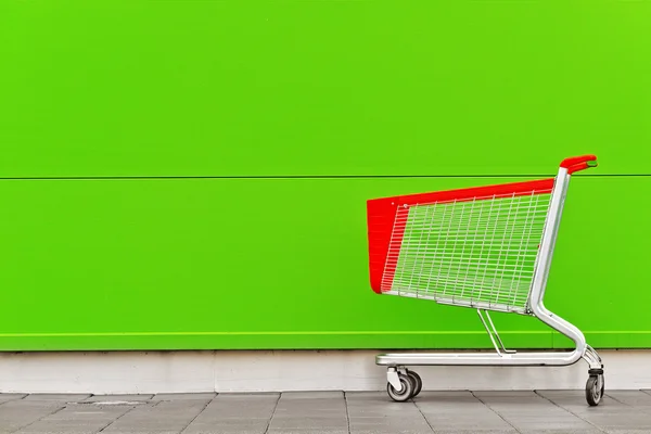 Boş alışveriş sepeti arabası — Stok fotoğraf