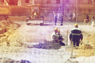 Unrecgnizable işçi inşaat sitesinde