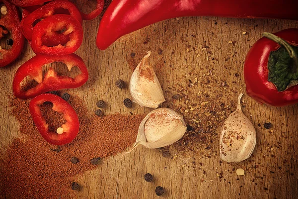 Pepper and Garlic as Hot Food Ingredients for Piquant Cuisine — Stock Photo, Image