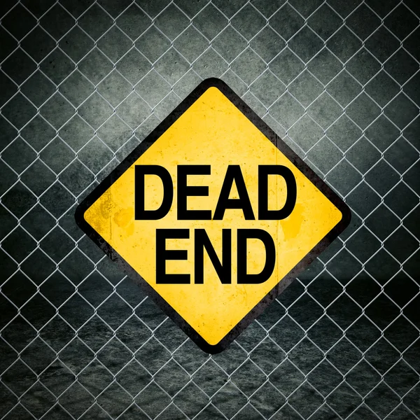 Dead End Grunge Yellow Warning Sign on Chainlink Fence — Stock Photo, Image
