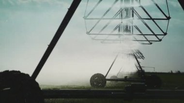 Tarım sulama yağmurlama sistemi ekili tarım alanında işleminde otomatik