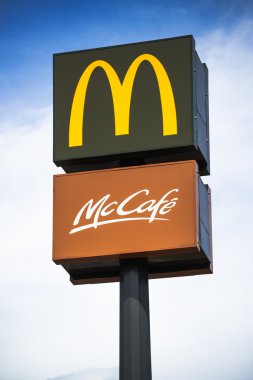 McDonalds ve Mccafe işaretleri yayında
