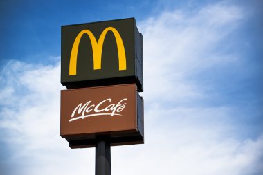 McDonalds ve Mccafe işaretleri yayında