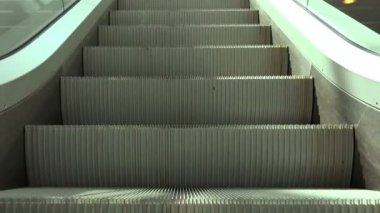 Modern kentsel iç, hareketli merdiven, Yürüyen merdivenler