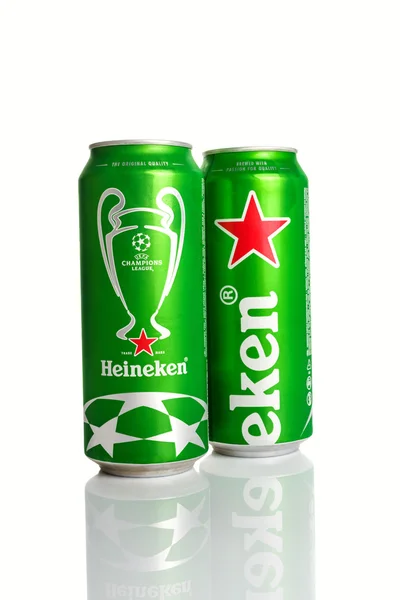 Heineken lata de cerveja com logotipo da UEFA Champions League — Fotografia de Stock