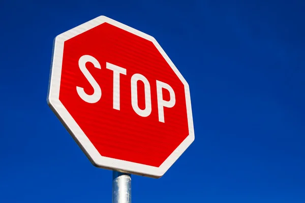 Panneau d'arrêt comme signalisation routière — Photo