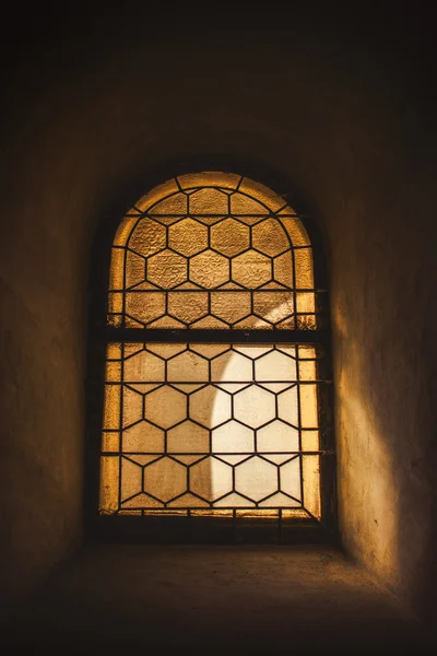 Ventana vieja y luz —  Fotos de Stock