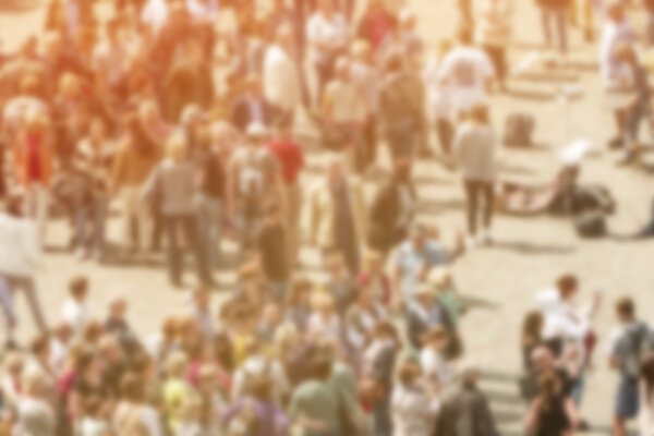 Широкая публика, размытая толпа людей
