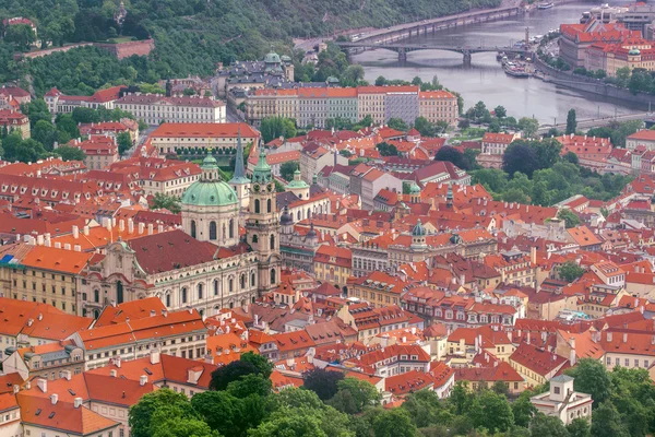 Praga Igreja de São Nicolau e LEsser Town — Fotografia de Stock