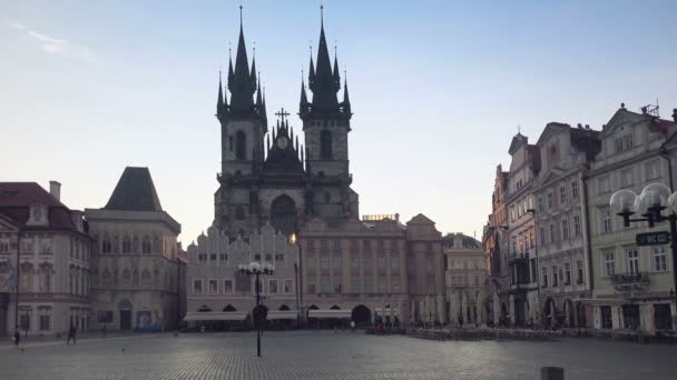 Prag Eski Şehir Meydanı'nda Sabah — Stok video