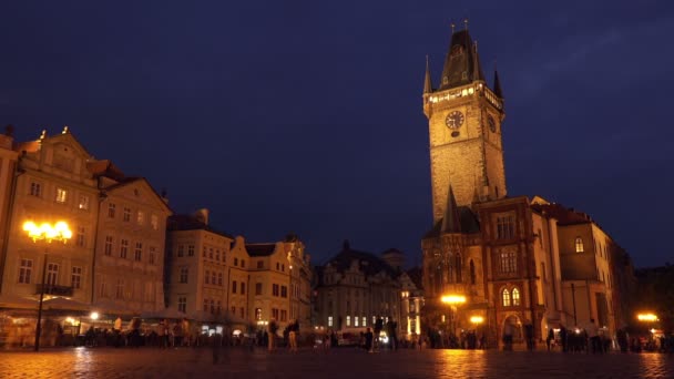 Praga Plaza del casco antiguo por la noche — Vídeo de stock