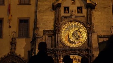 Prag astronomik saat gece