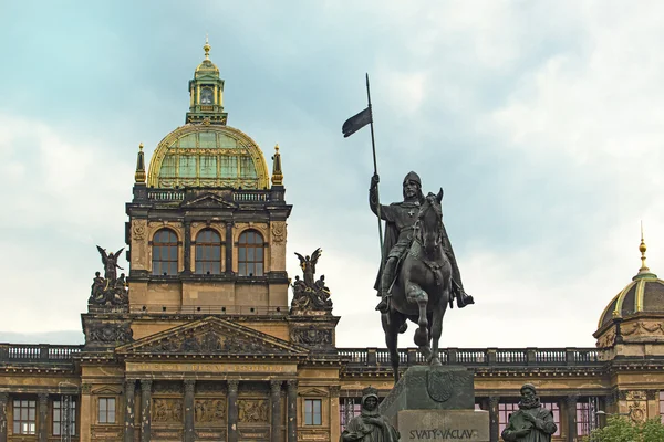 Saint Wenceslas Statue and Prague National Museum — Stock Photo, Image