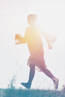 kırsal alan ile özgürlüğe çalışan kadın