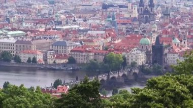 Panoramik Vltava Nehri Petrin Tepesi'nden Prag Charles Köprüsü