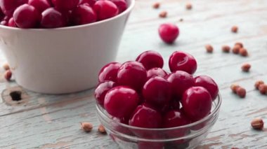 Kaseden tatlı kiraz toplama el