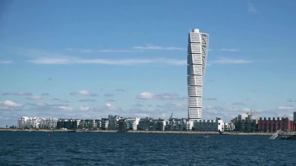 Svéd Malmö nyugati kikötő területén városkép a Turning Torso — Stock videók