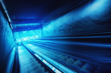 Yürüyen merdiven ve Modern Mimarlık iç