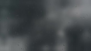 Yağmur damlaları penceresinde