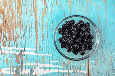 Böğürtlen cam kase, üstten görünüm