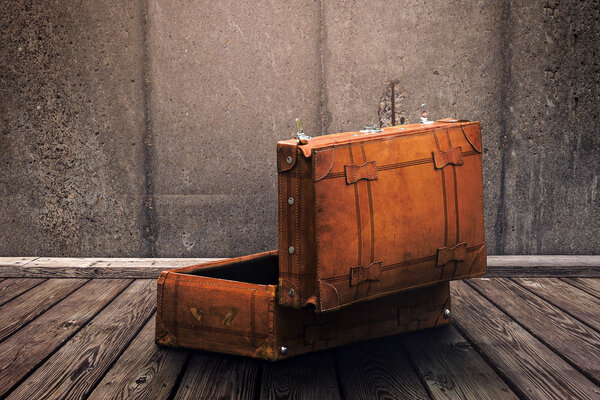 Винтажный кожаный чемодан