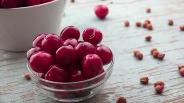 Kaseden tatlı kiraz toplama el