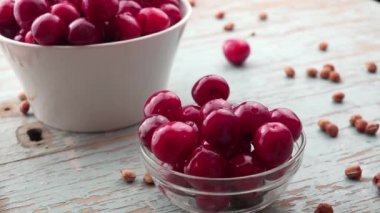 Kaseden tatlı kiraz toplama el