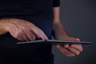 Dijital tablet bilgisayar kullanımı