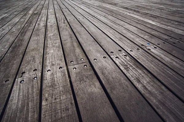 Rustikale Holzbodenpromenade im Blickpunkt — Stockfoto