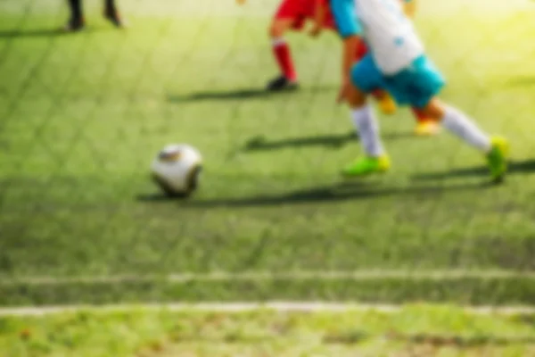 Crianças jogando futebol — Fotografia de Stock