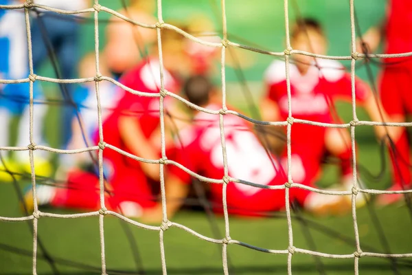 Çocuklar futbol takımı kutlamak amacı ve zafer — Stok fotoğraf