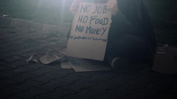 Obdachlose Männer auf der Straße — Stockvideo