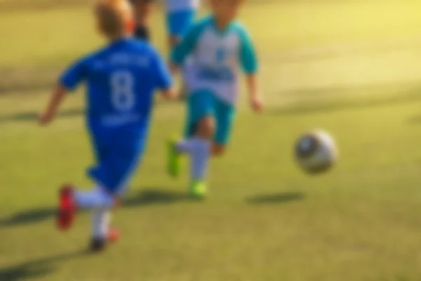 Crianças jogando futebol — Fotografia de Stock