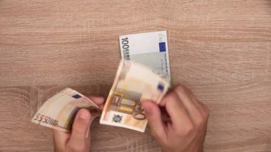 Ellerini paramı uzak tut