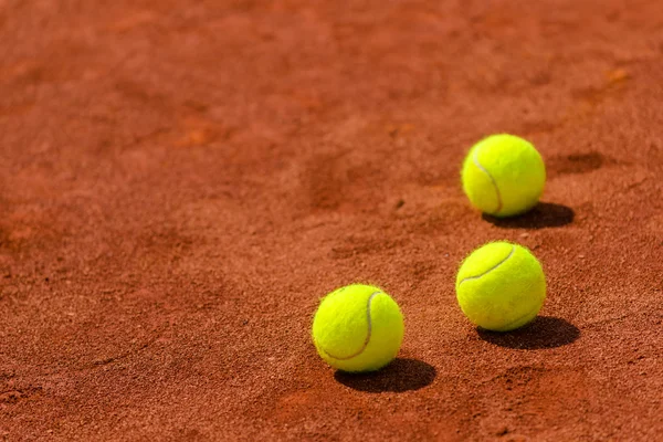 Οι μπάλες του τένις σε πηλό δικαστήριο — Φωτογραφία Αρχείου
