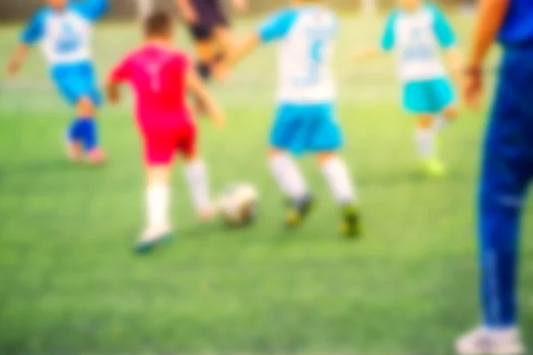 Crianças jogando futebol — Fotografia de Stock