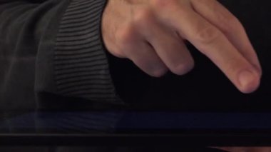 Dijital tablet bilgisayar ile el